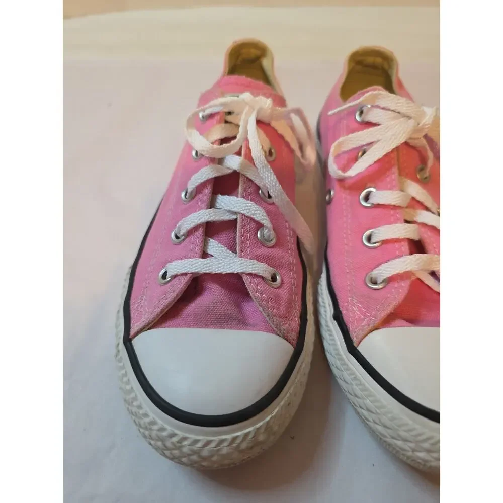 Converse Girls Size 2 Pink Low Top Sneakers